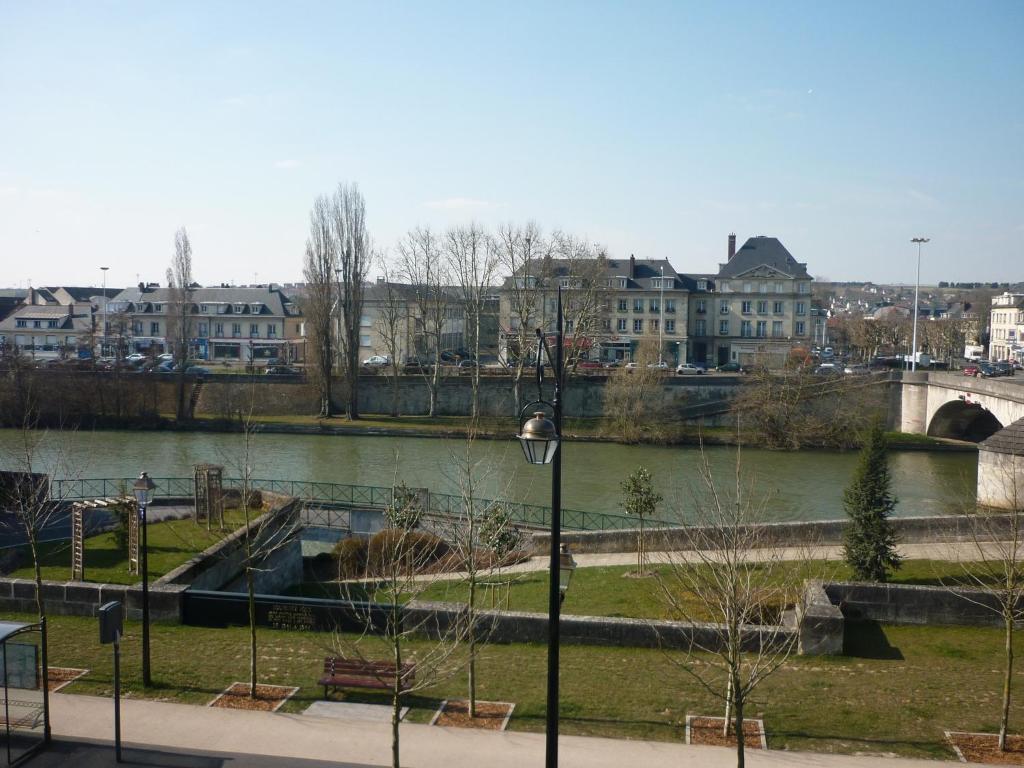 Cit'Hotel De Harlay Compiègne Exterior foto